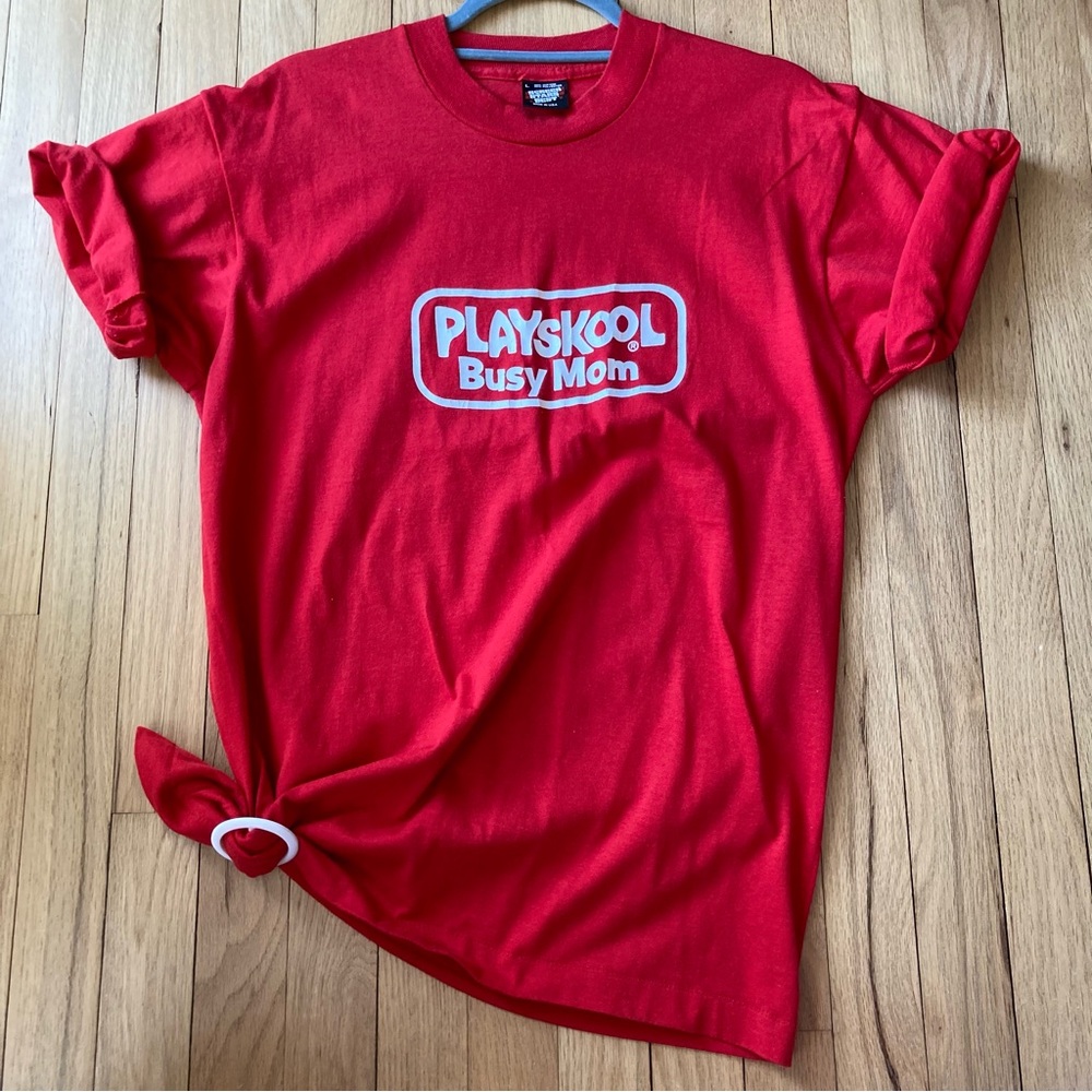 NWOT Vintage Playskool Busy Mom red tee. Screen Stars. Size L (w/tee shirt clip)